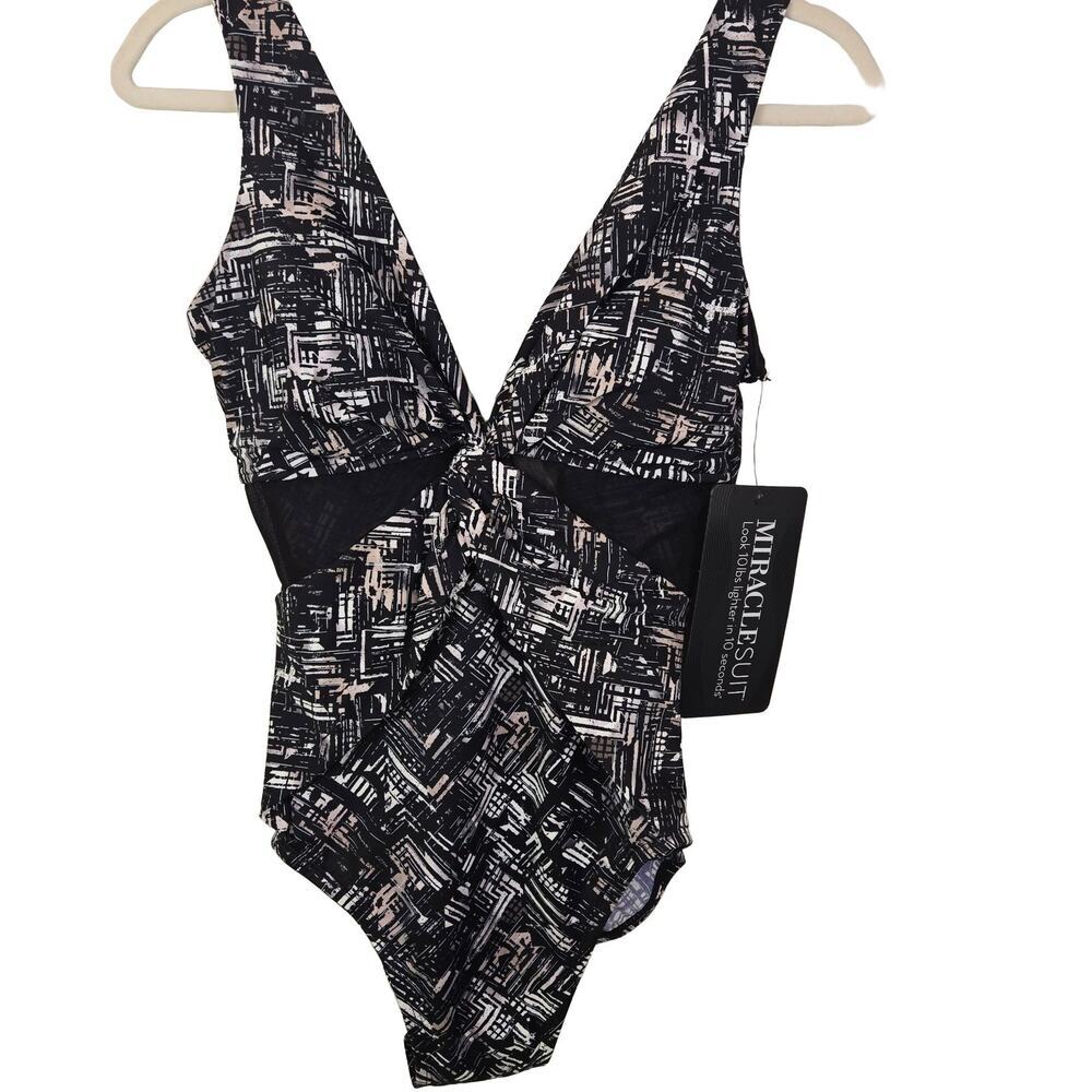 Miraclesuit Twist of Fate 1 pc Swimsuit Black White Size 8 Slimming MSP $120